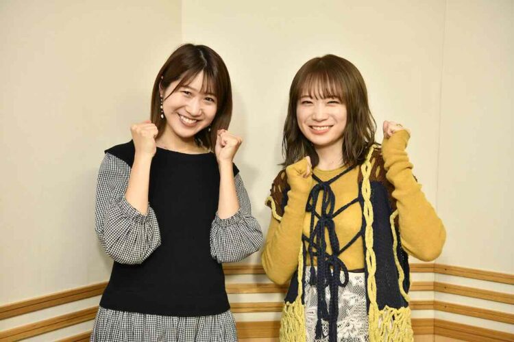 秋元真夏さん(写真右)と文化放送アナウンサーの坂口愛美さんの写真
