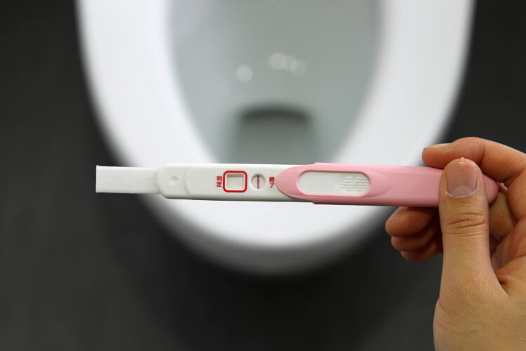 写真　妊娠検査薬