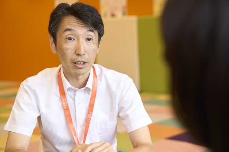 こども家庭庁職員の写真