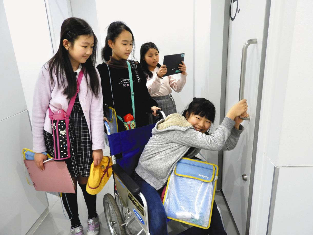 車いすで快適？不便？ 川崎の小学生が等々力競技場をチェック バリア 