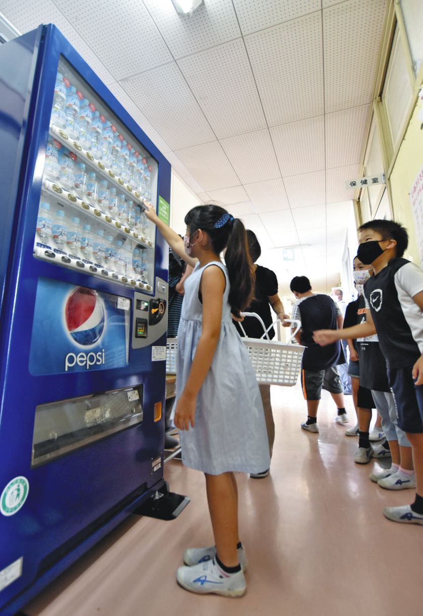 中学生応援‼️ミニテキストバラ売り大会(閲覧用①) つくばみらい市の小中学校に無料自販機が登場！ 水飲み場の三密避けて