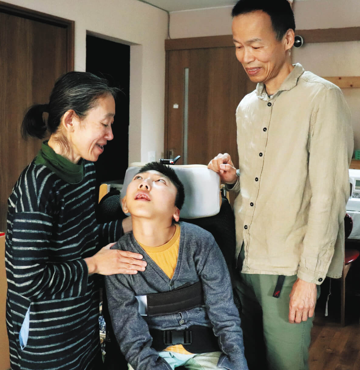 脳性まひの息子の日常つづる「歓多新聞」12年続けた両親の思い 医療的