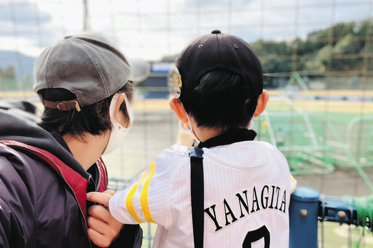 大好きな柳田選手に会いたい…親子ふたり旅〈清水健さんの子育て日記