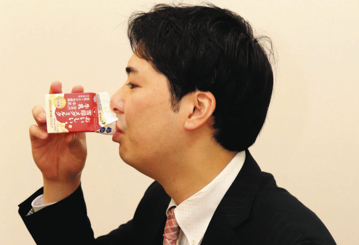 給食の牛乳「ストローレス」が増えてます プラスチック削減へ、雪印メグミルクが新容器 | 東京すくすく