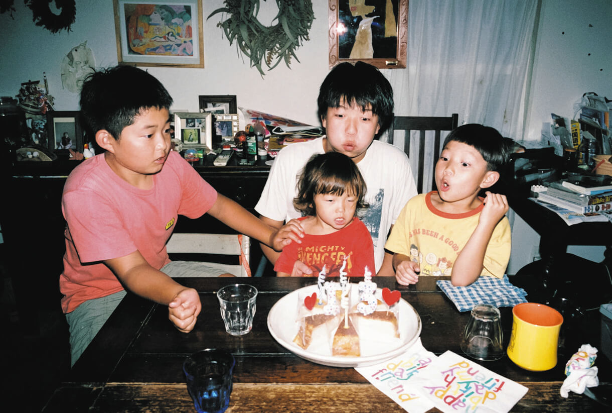 家庭内 全裸 小学生 4兄弟の朝ごはん なぜ同じものを食べないのか…〈お父ちゃんやってます！加瀬健太郎〉 | 東京すくすく