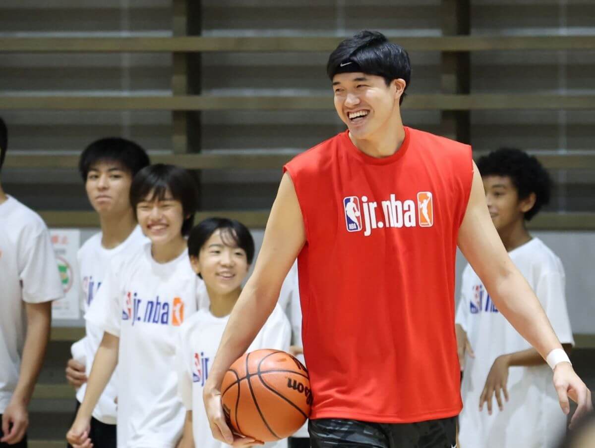 渡辺雄太さんがNBAで学んだ”努力”の意味 子どもたちに伝えたい「うまくいかなくて当たり前。あと1日頑張ろう」〈アディショナルタイム〉 | 東京すくすく