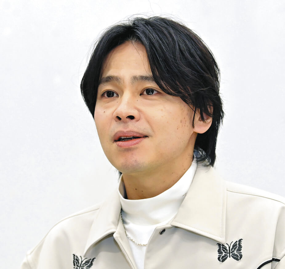 俳優・シンガーソングライター 中川晃教さん 授賞式で止まら