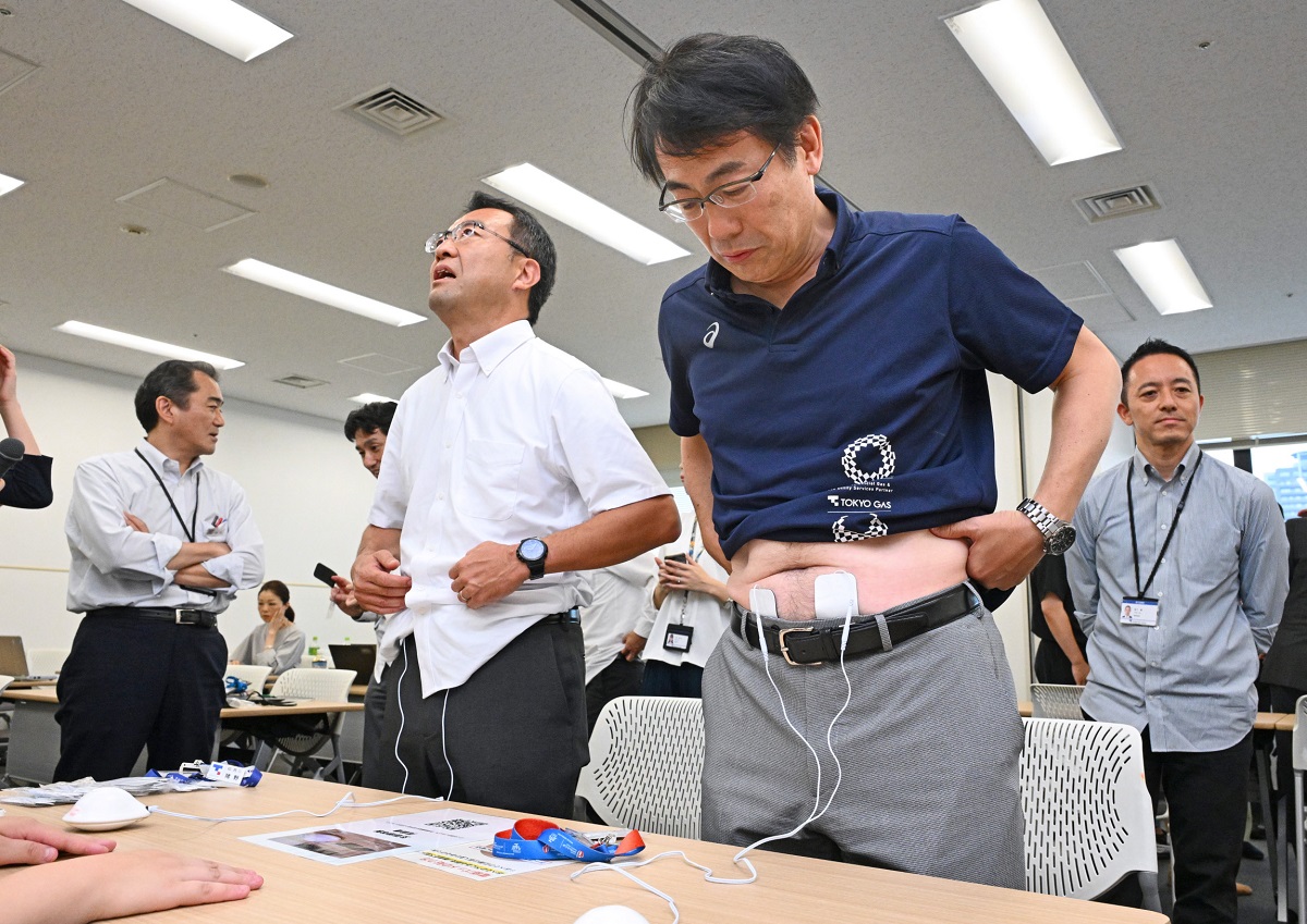 性交　女　苦悶 うおおっ…！」男性管理職が苦悶する生理痛の体験研修とは 「仕事に集中できない」「配慮が必要」 自分ごと化が働きやすさに | 東京すくすく
