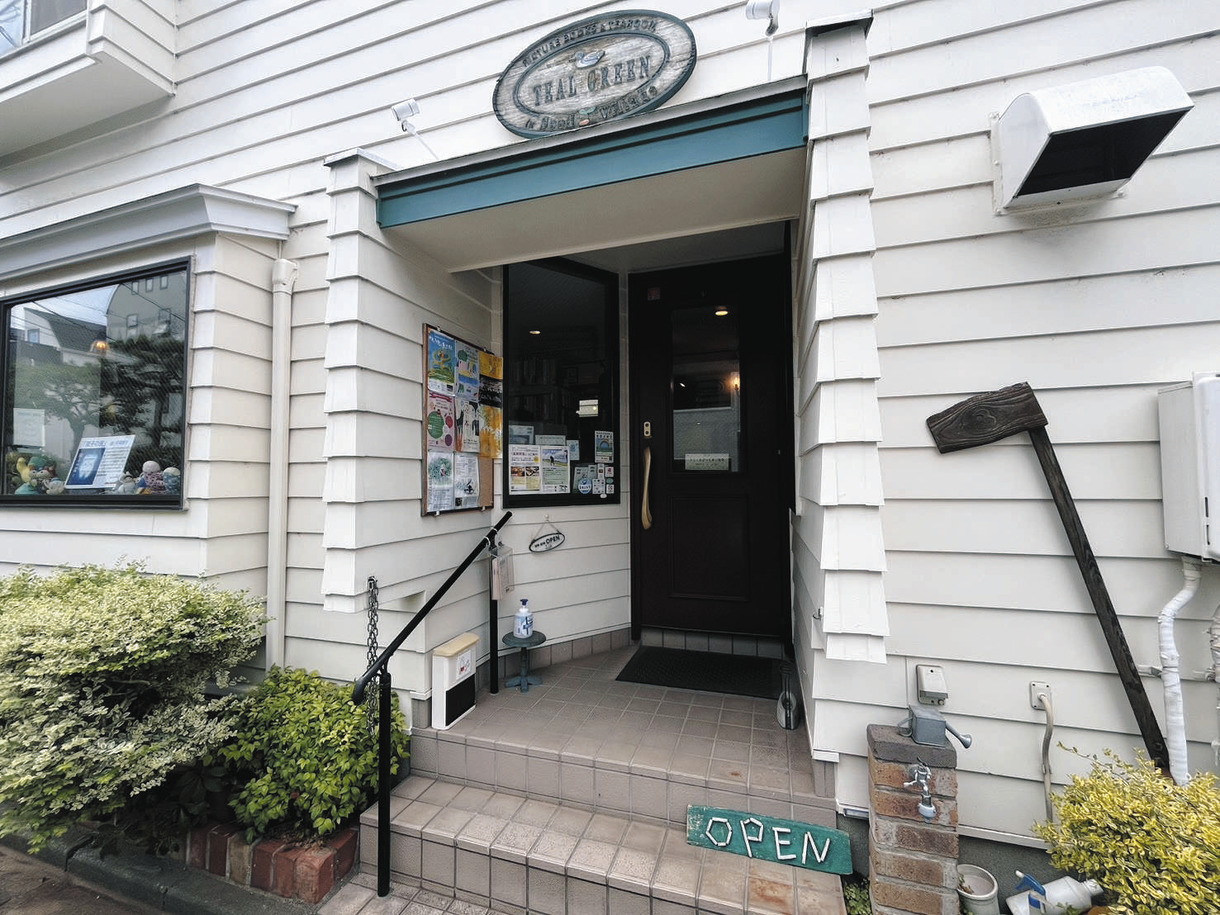 〈絵本さんぽ〉武蔵新田 TEAL GREEN in Seed Village お茶が飲める絵本屋さん「元気がもらえる場所に」 | 東京すくすく