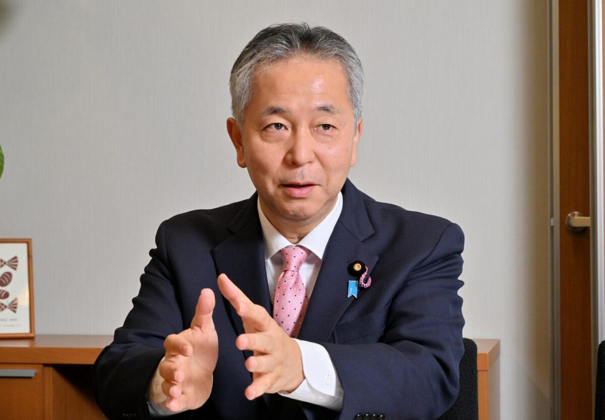 金子道仁参院議員 フリースクールを運営、わが子8人もそこで育った 学びの機会をすべての子に〈ママパパ議連 本音で話しちゃう!〉 | 東京すくすく