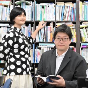 写真：向坂くじらさんと柳原浩紀さん
