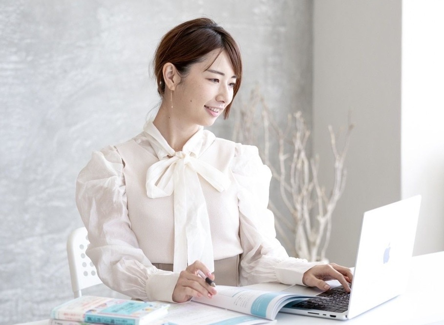 夜泣きのつらさは改善できる　産後うつを経てコミュニティー「ねんねブーケ」を設立した三橋かなさん 「ひとりで我慢しないで」