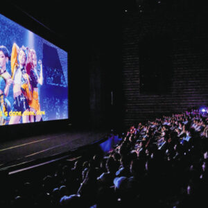 釜山国際映画祭で上映された「ＫＰＯＰガールズ！デーモン・ハンターズ」。観客は劇中歌を合唱した＝韓国・釜山で（釜山国際映画祭提供）