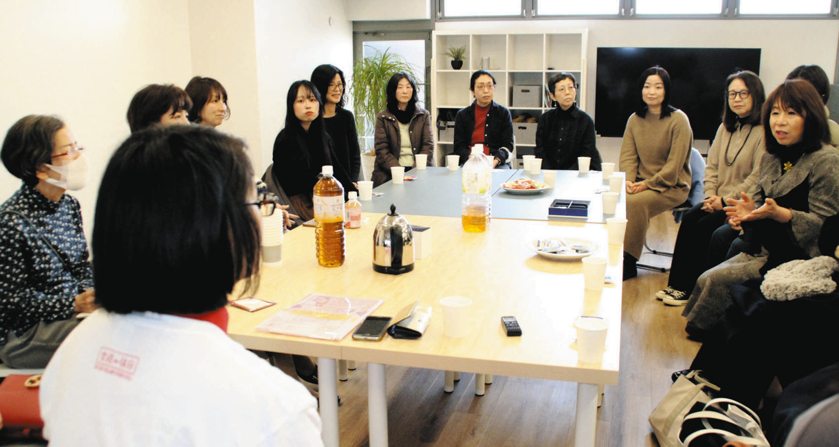 女性が一斉に家事育児を休んだら、社会は回りますか？ 日本版「女性の休日」を平日の3月6日に決行しよう！