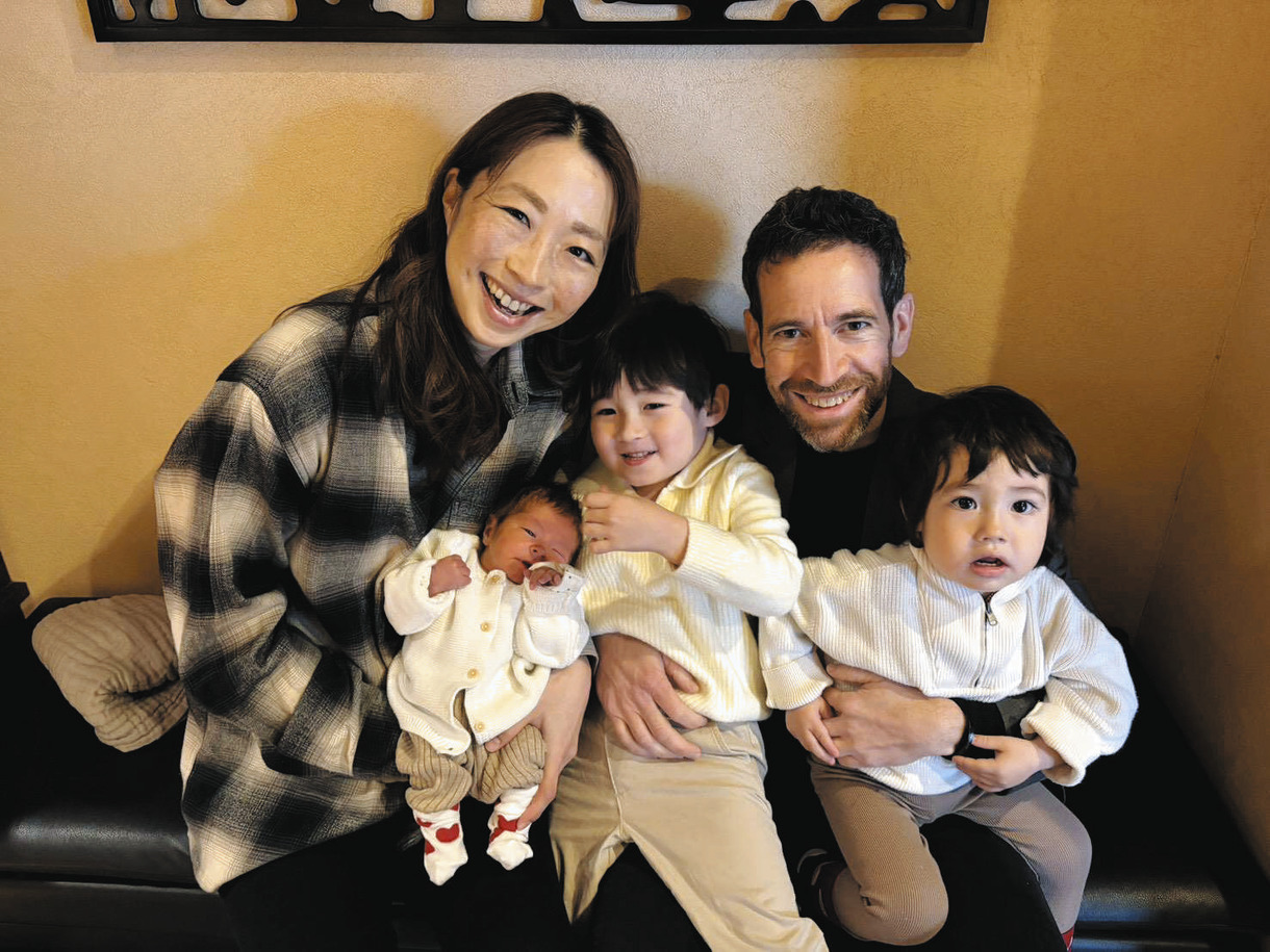 〈大滝麻未さんの子育て日記〉18・三男が誕生！ 出産で長男次男がパパっ子に